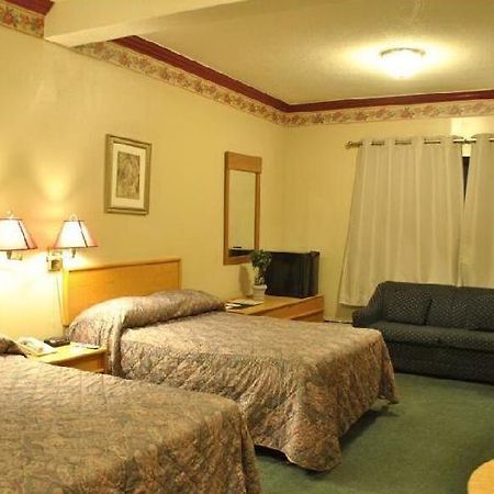 St. Regis Hotel Уинипег Екстериор снимка