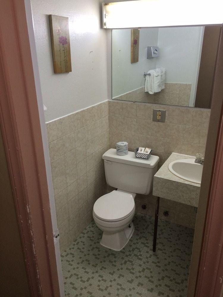St. Regis Hotel Уинипег Екстериор снимка